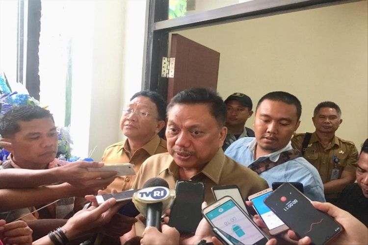 Gubernur Sulut Olly Dondokambey saat diwawanca sesuai rapat paripurna di Kantor DPRD Sulut, Selasa (2/7/2019) pukul 13.21 Wita