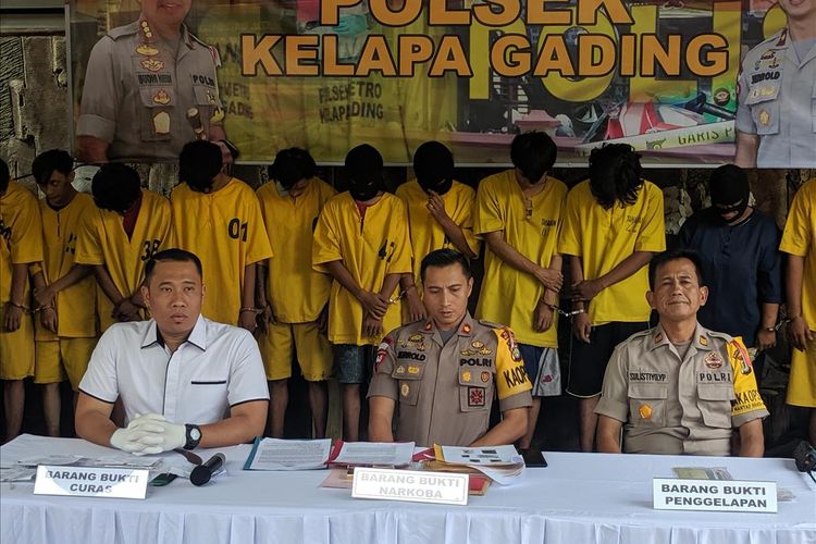 Kapolsek Kelapa Gading, Kompol Jerrold Kumontoy mrmberi keterangan kepada media di kantornya Selasa (2/7/2019)