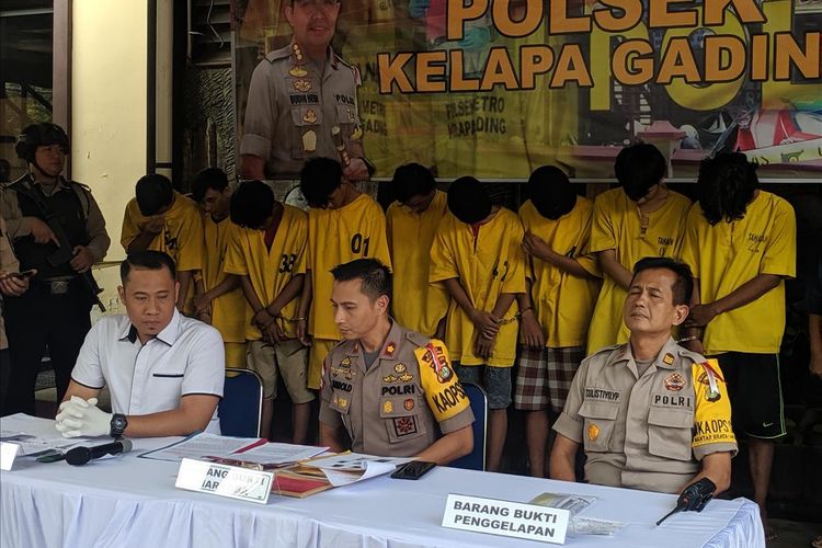 Kapolsek Kelapa Gading, Kompol Jerrold Kumontoy memberi keterangan di kantornya, Selasa (2/7/2019)