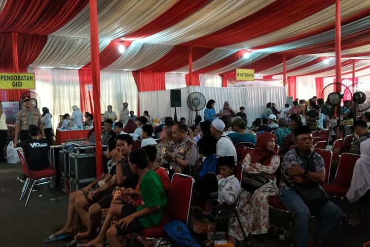 Sebanyak 1.650 Orang Penuhi Polsek Ciracas Ikuti Layanan Kesehatan Gratis dari Polri, Kamis (4/7/2019).