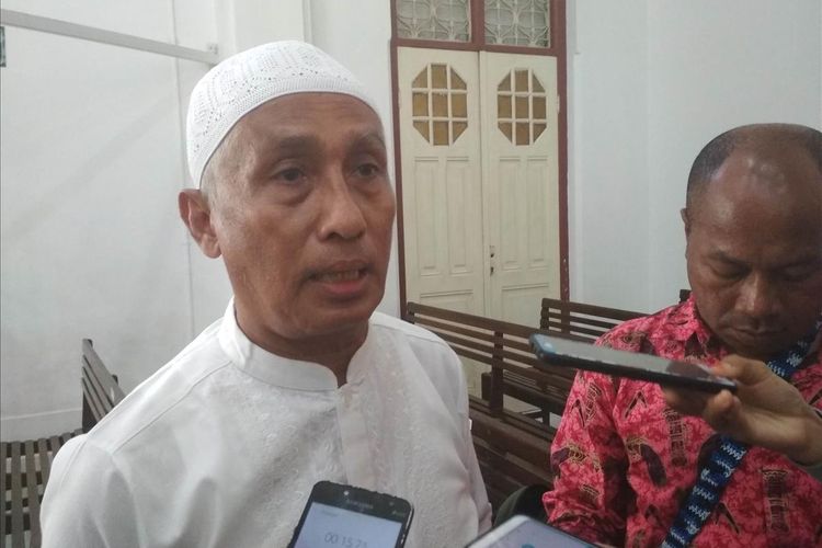 Penasihat hukum eks Panglima Laskar Jihad Indonesia, Ahcmad Michdan saat diwawancara di Pengadilan Negeri Makassar, Kamis (4/7/2019).