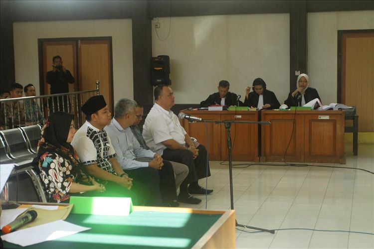 Lima komisioner KPU Palembang menjalani prosea sidang di Pengadilan Negeri Klas 1A Palembang lantaran diduga melakukan tindak pidana pemilu, Jumat (5/7/2019).