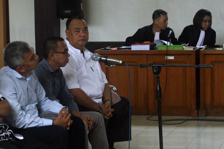 Ketua KPU Palembang Eftiyani bersama empat komisioner lainnya menjalani sidang di Pengadilan Negeri Klas 1A Palembang atas dugaan tindak pidana pemilu, Jumat (5/7/2019).