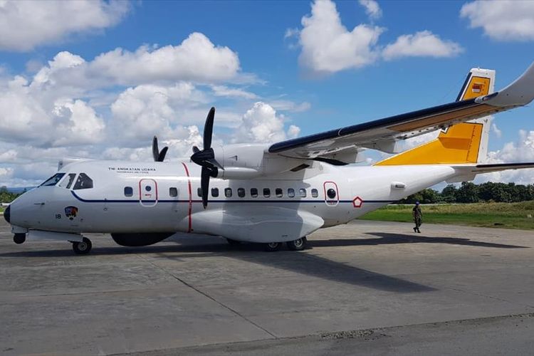 Pesawat CN235 MPA milik TNI AU yang memiliki teknologi penditeksi panas dan logam berada di Bandara Sentani, Kabupaten Jayapura. Pesawat tersebut didatangkan dari Biak untuk membantu proses pencarian helikopter MI-17 ,milik TNI AD yang hilang kontak di Pegunungan Bintang, Papua, sejak 28 Juni 2019 (5/07/2019)