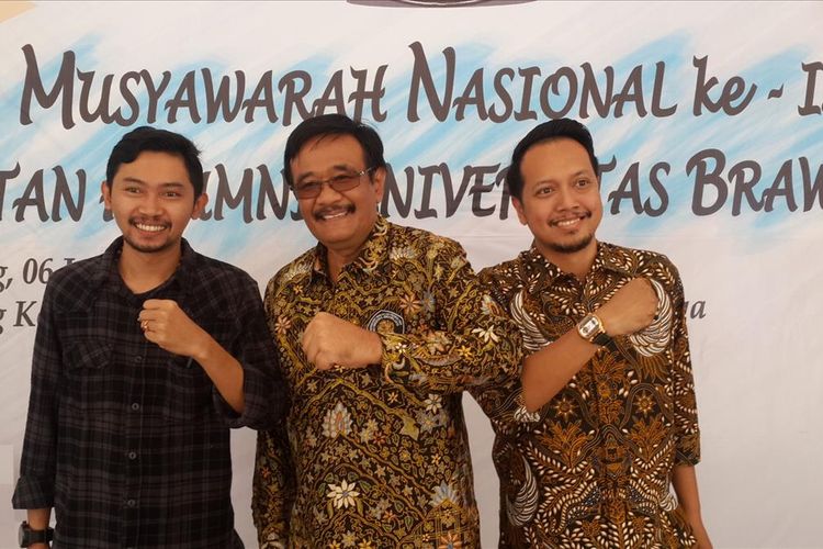 Politisi PDI-P, Djarot Saiful Hidayat (tengah) dalam Musyawarah Nasional ke-IX Ikatan Alumni Universitas Brawijaya di Kampus Universitas Brawijaya, Kota Malang, Sabtu (6/7/2019).