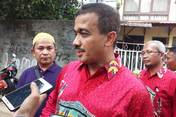 Wali Kota Jakarta Timur M Anwar di lokasi kebakaran 30 rumah, Jalan Cipinang Jaya I, Jatinegara, Jakarta Timur, Minggu (7/7/2019).