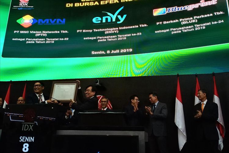 PT Berkah Prima Perkasa Tbk atau Blueprint menawarkan saham ke publik di Bursa Efek Indonesia, Jakarta, Senin (8/7/2019).
