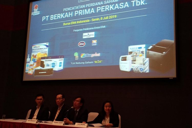PT Berkah Prima Perkasa Tbk, pemegang merk produk printing Blueprint resmi jadi perusahaan tercatat di BEI, Jakarta, Senin (8/7/2019).