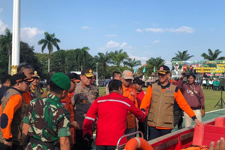 Kepala BNPB Letjen TNI Doni Mardano saat menghadiri apel siaga kebakaran hutan dan lahan di Griya Agung Palembang, Sumatera Selatan, Selasa (9/7/2019).