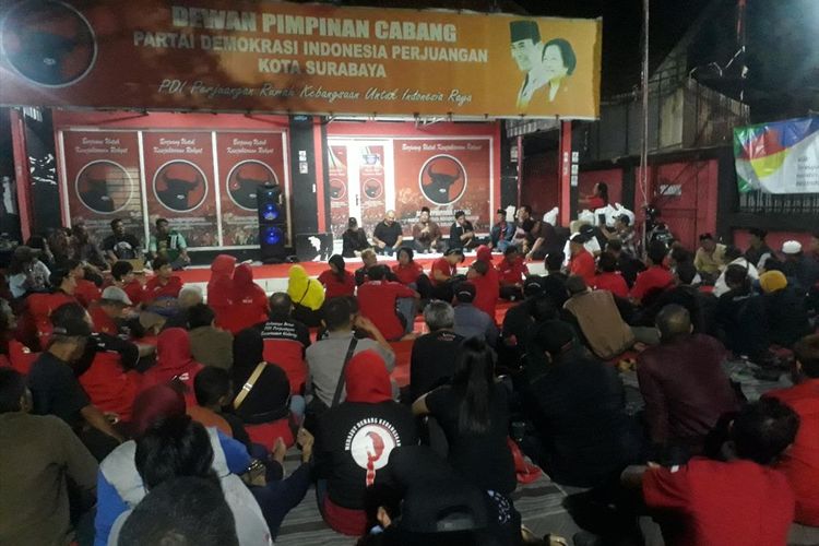 Pertemuan terbuka kader PDIP di kantor  DPC PDIP Surabaya, Selasa (09/07/2019) malam