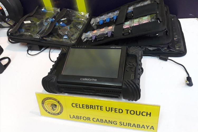 Perangkat digital pemeriksa ponsel Vanessa Angel milik Puslabfor Mabes Polri Cabang Surabaya