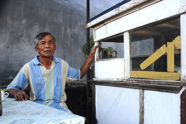 Sugiono Mitoharjo (60), tukang bakso keliling asal Cianjur, Jawa Barat yang akan menunaikan ibadah haji tahun ini setelah gigih menabung hampir setengah abad atau sejak 1978.