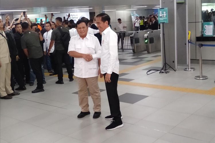 Jokowi dan Prabowo Bertemu di stasiun MRT Lebak Bulus Jakarta Selatan, Sabtu (13/7/2019)