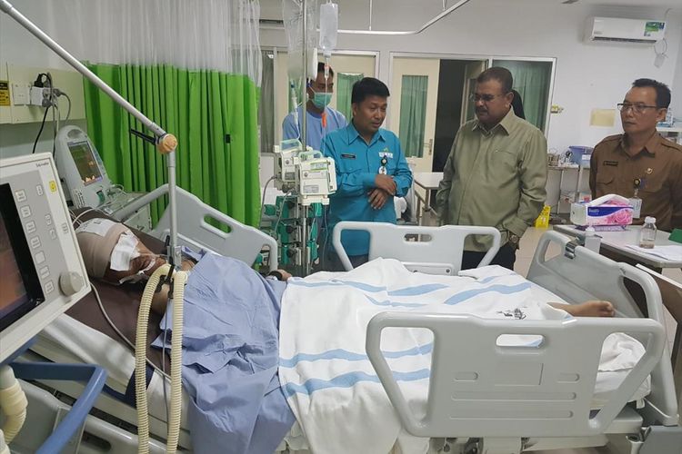 Elandra Dwiguna (23), pemuda miskin pengidap tumor otak di Kabupaten Karimun, Kepulauan Riau (Kepri) masih dirawat di RSUD Muhammad Sani Karimun.

Elandra belum siuman, namun sejumlah motoriknya seperti tangan dan kaki mulai menunjukkan tanda-tanda aktif.