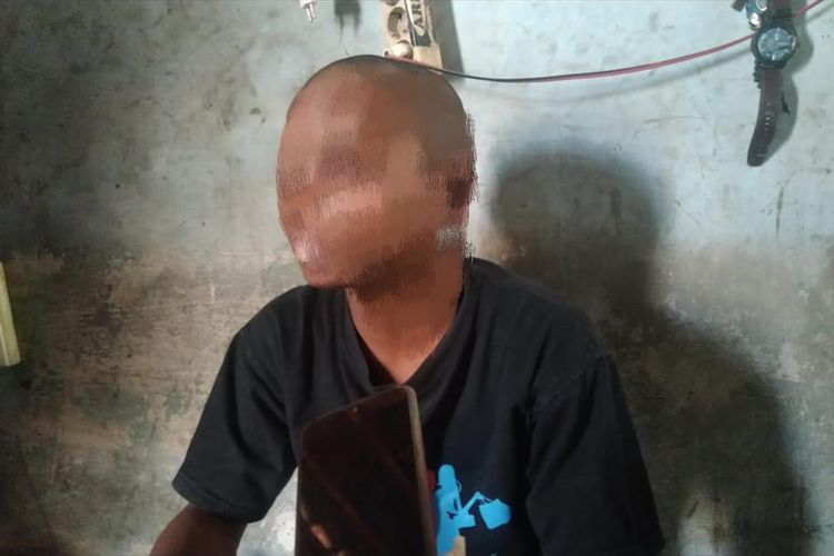 Seorang saksi, AJ (15)?, anak putus SMP asal Kecamatan Jepon, Kabupaten Blora, Jawa Tengah saat dimintai keterangan di Blora, Sabtu (14/7/2019).