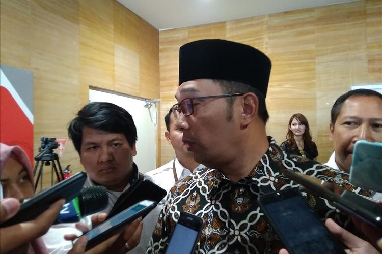 Gubernur Jawa Barat Ridwan Kamil saat menjelaskan tentang sosialisasi Rindekraf dan kesiapan Jawa Barat dalam menerbitkan obligasi daerah serta pusat ekonomi kreatif di Jakarta, Senin (15/7/2019).
