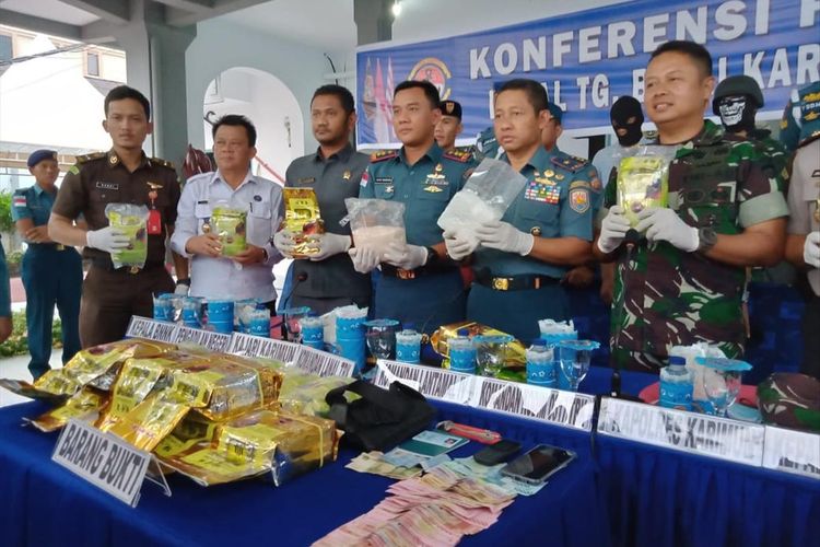 Tim Fleet One Quick Response (F1QR) Pangkalan TNI Angkatan Laut (Lanal) Tanjungbalai Karimun, Kepulauan Riau (Kepri) berhasil menggagalkan penyelundupan narkoba jaringan internasional.

