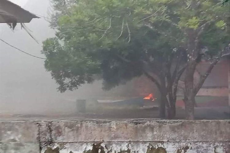 Sekolah Menengah Pertama (SMP) Yayasan Karel Sadsuitubun di Langgur , Maluku Tenggara hangus terbakar, Senin (15/7/2019) Foto FREDY