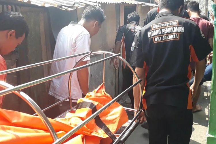Dua Pria ditemukan Tewas di Kontrakannya di Wilayah RT 05, RW 04, Kelurahan Cakung Timur, Kecamatan Cakung, Jakarta Timur, Selasa (16/7/2019).