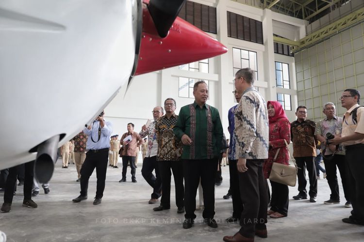 Politeknik Negeri Batam akhirnya memiliki hanggar perawatan pesawat udara. Menariknya hanggar ini merupakan hanggar pertama yang dibangun pamerintah untuk kampus politeknik negeri di Indonesia.