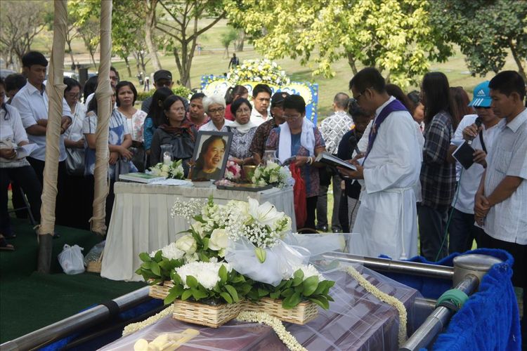 Prosesi pemakaman Arswendo Atmowiloto di San Diego Hills, Karawang, Jawa Barat, Sabtu (20/7/2019).