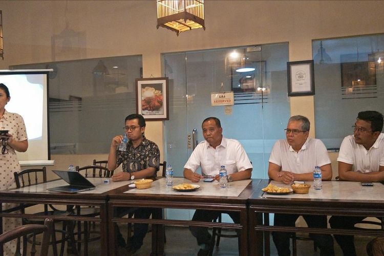 Press Conference PT Transjakarta di kopi Oey, Jakarta Pusat, Minggu (21/7/2019).