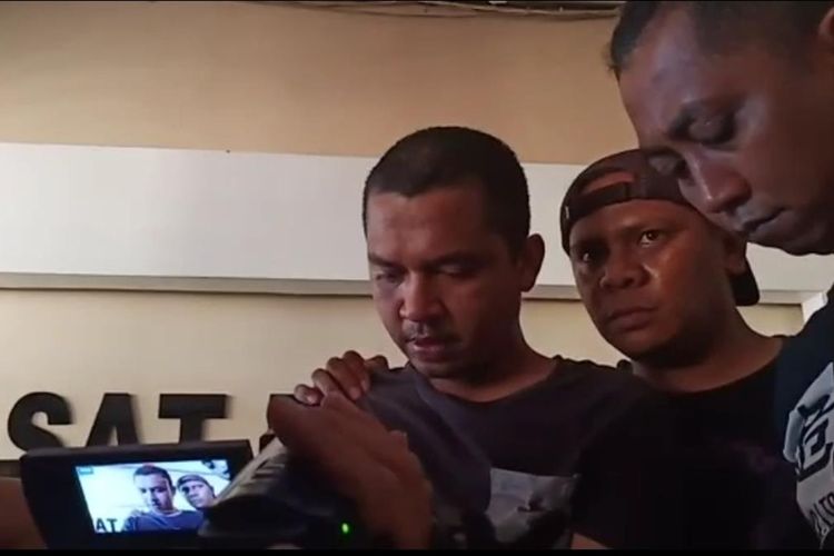 Pelaku pembunuhan presenter TVRI kaos hitam berambut cepak berhasil ditangkap polisi di salah kamar kos di Jalan Abunawas Kendari. (KIKI ANDI PATI/ KOMPAS.com)