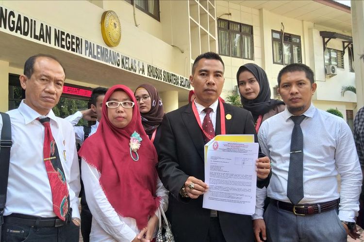 Kuasa Hukum Obby Frisman Arkataku (24) mengajukan praperadilan ke Pengadilan Negeri Klas 1A Palembang terkait penetapan status tersangka kasus penganiayaan siswa SMA Taruna Indonesia, Senin (22/7/2019).
