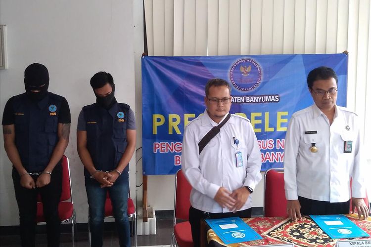 BNNK Banyumas mengungkap kasus peredaran sabu-sabu di Kantor BNNK, Purwokerto, Jawa Tengah, Selasa (22/7/2019).