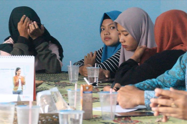 Siswa SMK Ponpes Al Irsyad, Lombok Barat mengadukan nasib mereka ke Lembaga Perlindungan Anak (LPA) NTB, Senin (22/7/2019) mereka tak bisa mengikuti PMB (Pebdaftaran Mahasiswa Baru) karrna sekolah tak mendaftarkan mereka mengikuti Ujian Nasional 2019.