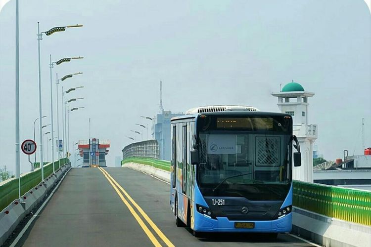 Transjakarjakarta rute baru Puri Beta-Kampung Melayu, Selasa (23/7/2019).
