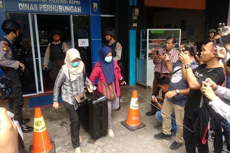 Kantor dinas Perhubungan Kepri yang berada di Jl Raja Haji Fisabilillah Kilometer V atas, Tanjungpinang juga dilakukan penggeledahan oleh KPK, Selasa (23/7/2019).
