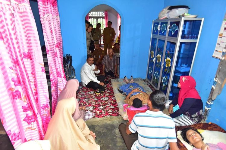 Kedatangan Bupati Karimun di rumah kediaman almarhummah di Kecamatan Kundur Utara semata mata untuk prihal memastikan, apakah jenazah almarhummah Jamiah belum di kebumikan dan masih di Rumah Sakit di Malaysia.