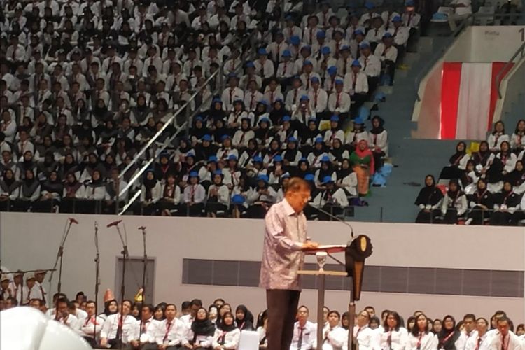 Wakil Presiden (Wapres) Jusuf Kalla (JK) memberikan pembekalan dan motivasi kepada calon pegawai negeri sipil (CPNS) dalam acara Presidential Lecture 2019 yang digelar di Istora Senayan, Kompleks Gelora Bung Karno (GBK), Jakarta, Rabu (24/7/2019).