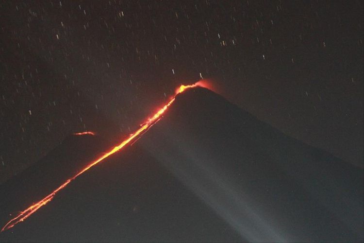 Leleran lava Gunung Karangetang