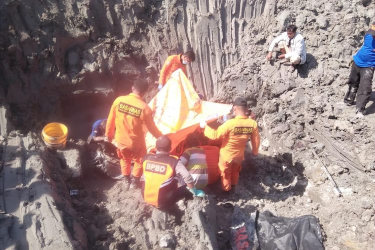 Korban penambang timah atas nama Santo ditemukan Minggu (28/7/2019) di Desa Selinsing, Belitung Timur.