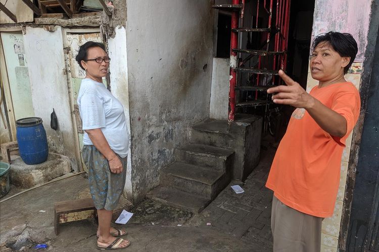 Tetangga yang ikut membantu mencari keberadaan ibu dari anak yang Dibuang di Pejegalan, Jakarta Utara