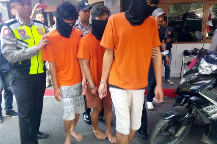Para pelaku penganiaayaan yang mengakibatkan kematian berhasil diamankan petugas Polsek Bandung Kulon.