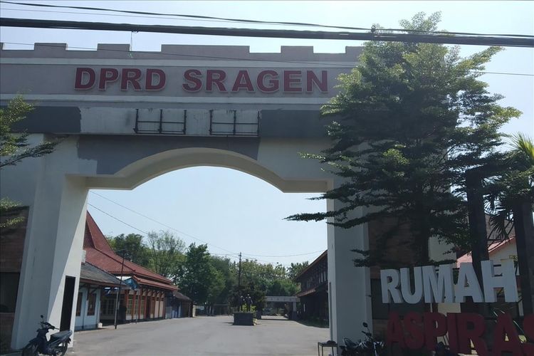 Kantor DPRD Sragen di Jalan Raya Sukowati, Kelurahan Sine, Kecamatan Sragen, Sragen, Jawa Tengah, Rabu (31/7/2019).