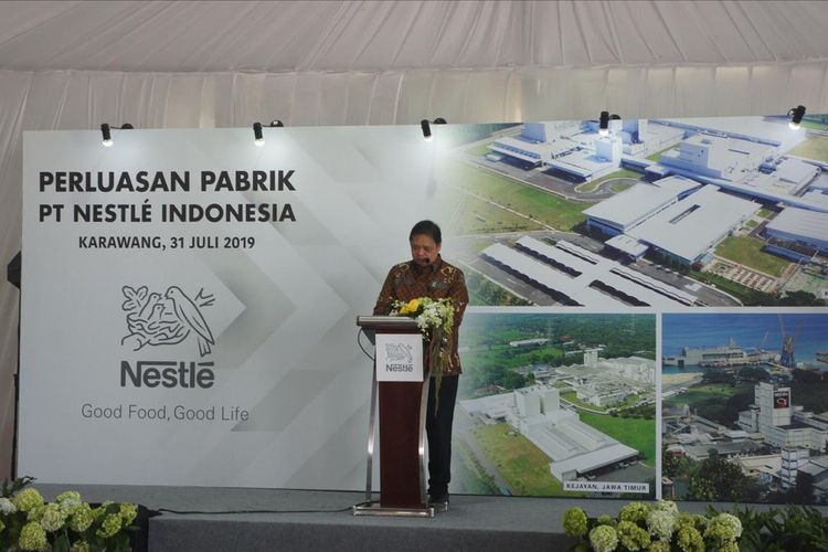 Menteri Perindustrian Airlangga Hartanto di sela peletakan batu pertama dimulainya perluasan tiga pabrik Nestle di Indonesia, Rabu (31/7/2019).