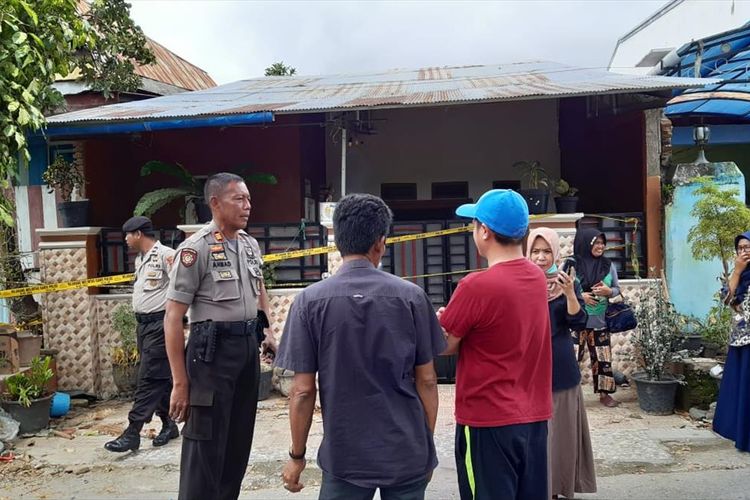 Kepolisian Resor Luwu melakukan penyelidikan dugaan adanya aborsi dalam kasus Cinta terlarang yang dilakukan AA (38) dan adiknya  BI (30) di Desa Lamunre Tengah, Kecamatan Belopa Utara, Kabupaten Luwu, Sulawesi Selatan, Kamis (1/8/2019).