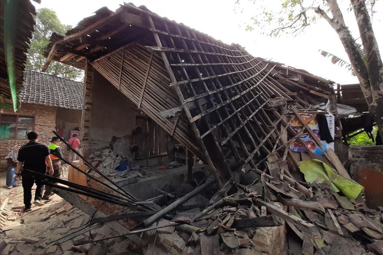 Sejumlah rumah di Kecamatan Mandalawangi, Kabupaten Pandeglang rusak akibat gempa bumi yang terjadi Jumat (2/8/2019)