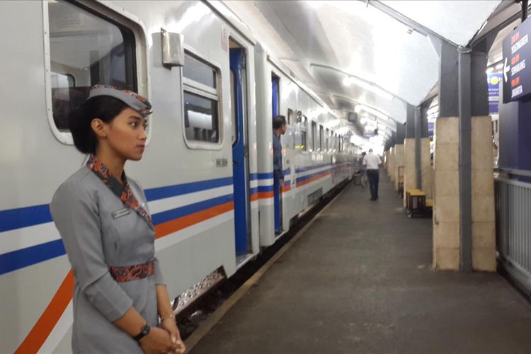 Salah satu rangkaian kereta saat bersiap berangkat di Stasiun Kota Malang, Senin (5/8/2019)