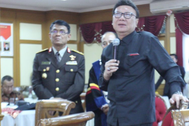 Menteri Dalam Negeri Tjahjo Kumolo di kampus IPDN Jatinangor, Sumedang, Jawa Barat, Senin (5/8/2019). AAM AMINULLAH/KOMPAS.com