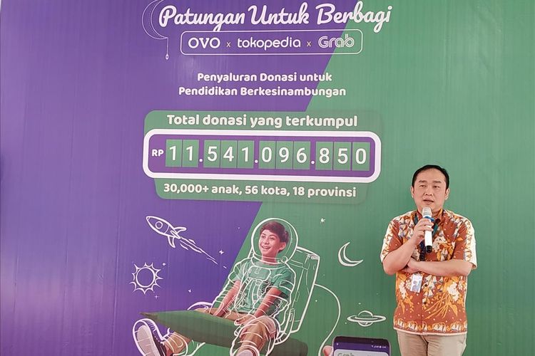 Direktur PT Visionet Internasional (OVO) Harianto Gunawan menyampaikan sambutan ketika menyerahkan donasi secara simbolis kepada penerima di Rumah Yatim kawasan Kemang, Jakarta Selatan, Selasa (6/8/2019).