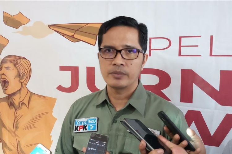 Kepala Biro Hubungan Masyarakat (Biro Humas) KPK atau yang lebih dikenal sebagai Juru Bicara KPK Febri Diansyah memberikan keterangan pers