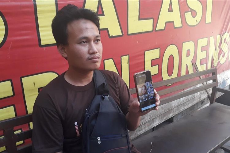 Ahmad Sayuti, adik Khoriah yang tewas dibunuh suaminya bernama Jumharyono di Rumah kontrakannya, Jalan Dukuh V, Kramat Jati, Jakarta Timur, Selasa (6/8/2019).