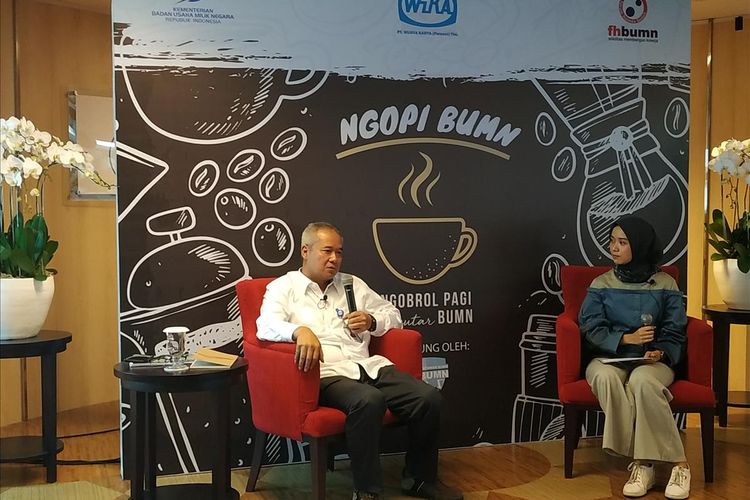 Direktur Utama PT Wijaya Karya (Persero) Tbk atau WIKA Tumiyana menjadi narasumber dalam diskusi di Gedung Kementerian BUMN, Jakarta, Selasa (7/8/2019).