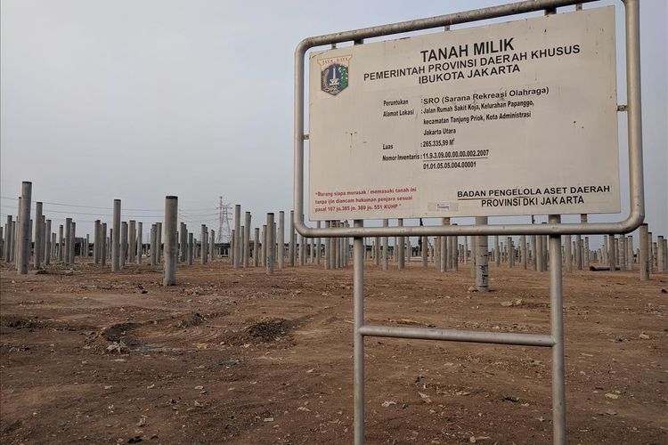 Tiang pancang pembangunan stadion BMW, Tanjung Priok, Jakarta Utara, Kamis (8/8/2019)