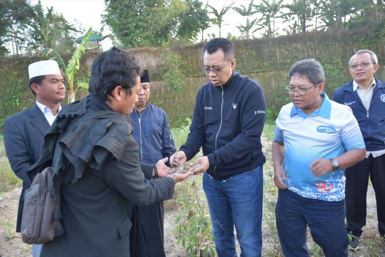 Gubernur NTB, Zulkieflimansyah saat berkunjung ke Desa Tanak Beak, Kecamatan Batukliang Utara, Kabupaten Lombok Tengah. Pemprov NTB berencana mengembangkan diorama Tanak Beak.